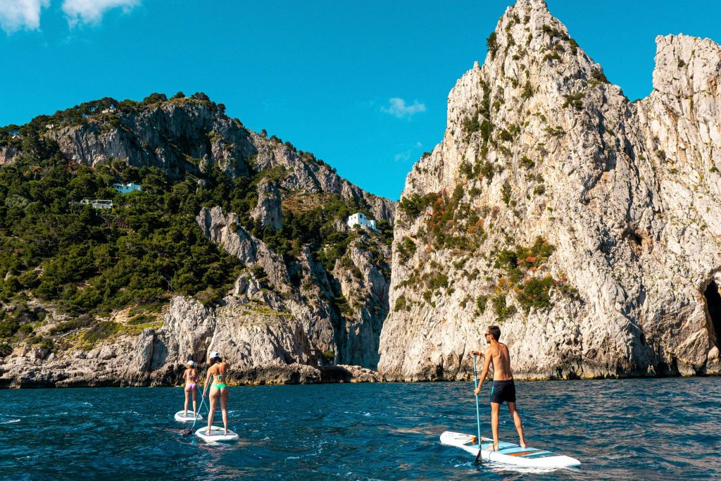 Excursão de Stand Up Paddle em Capri: Grutas e Praias