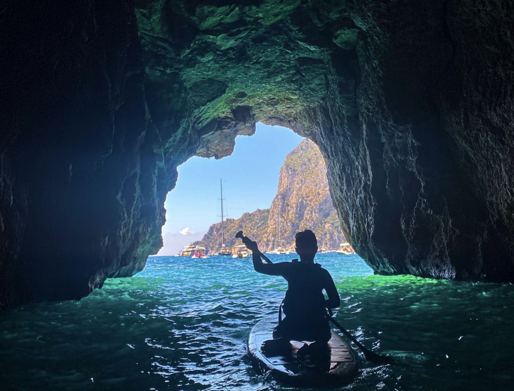 Excursão de Stand Up Paddle em Capri: Grutas e Praias