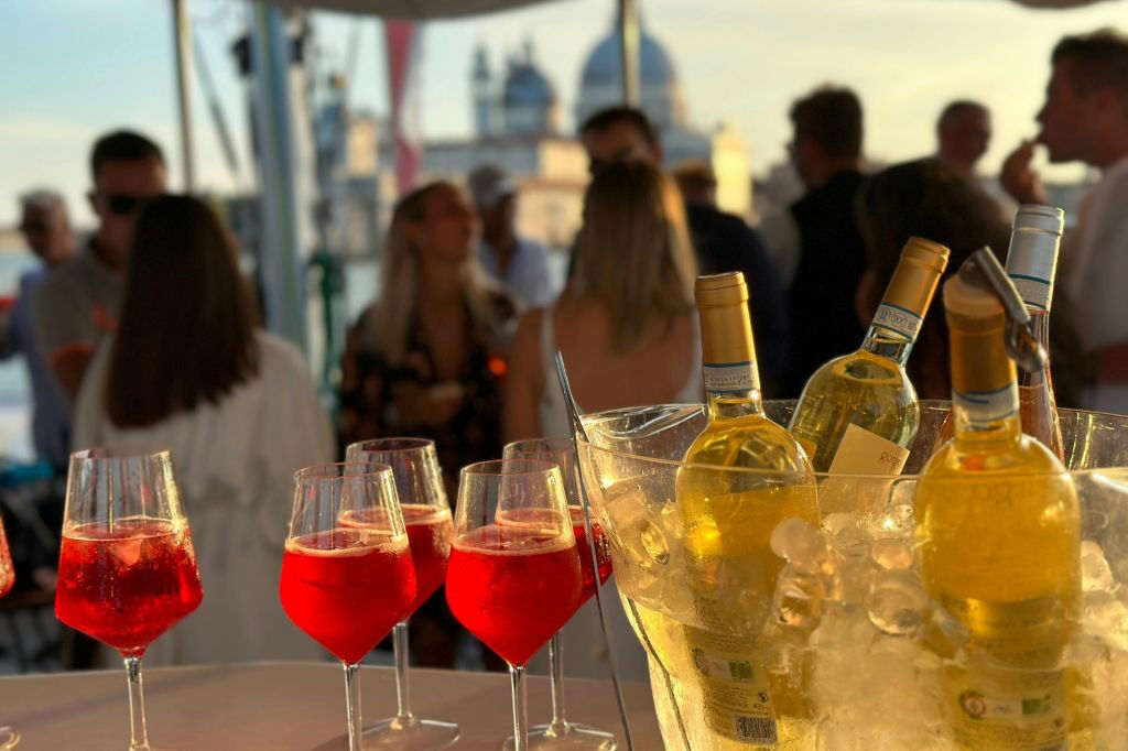 Lagoa de Veneza: Passeio de Catamarã com Almoço