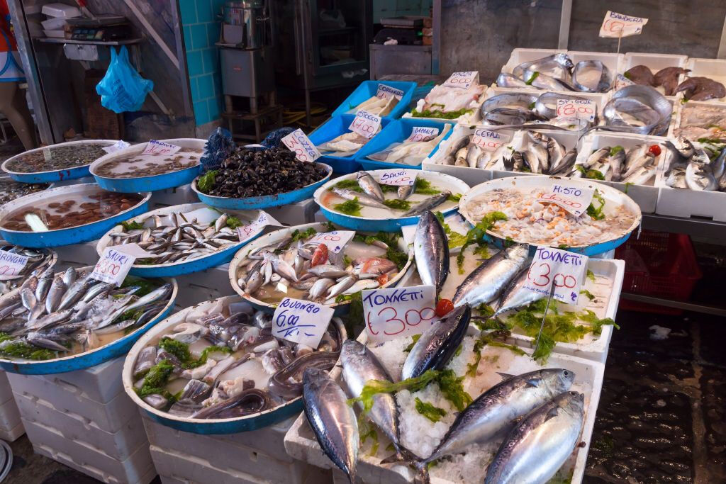 Tour pelo mercado e aula de culinária na casa de um morador local em Naples