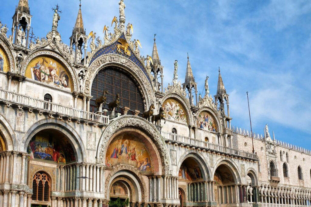 Traslado de barco da Piazzale Roma para San Marco com guia