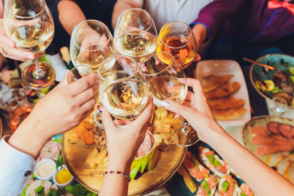 Milan: Local Aperitivo + Street Food Tour