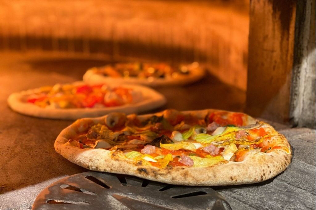 Corso di cucina di pizza e gelato in un agriturismo in Toscana da Firenze