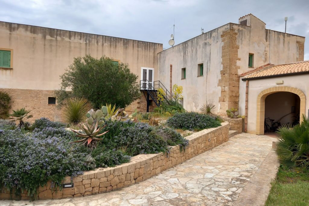 From Palermo: Day Trip to Erice + Sicilian Lunch + Granita Tasting + Salt Route
