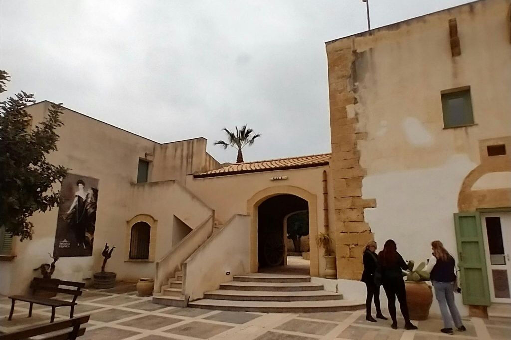 From Palermo: Day Trip to Erice + Sicilian Lunch + Granita Tasting + Salt Route