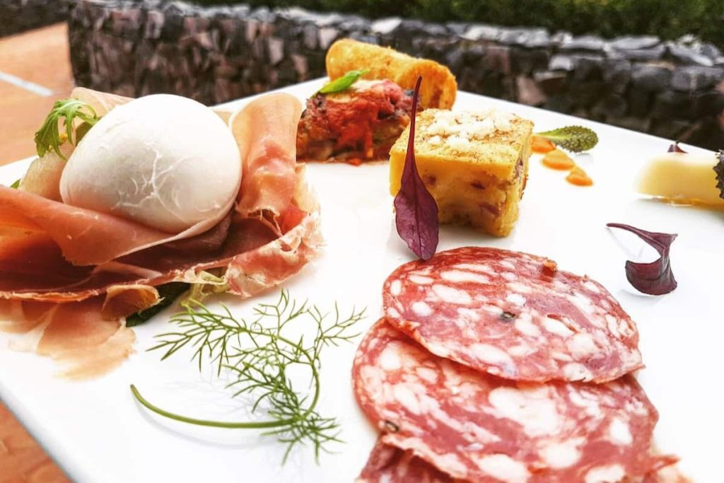 Degustazione di vini locali di Pompei con tour delle cantine e pranzo