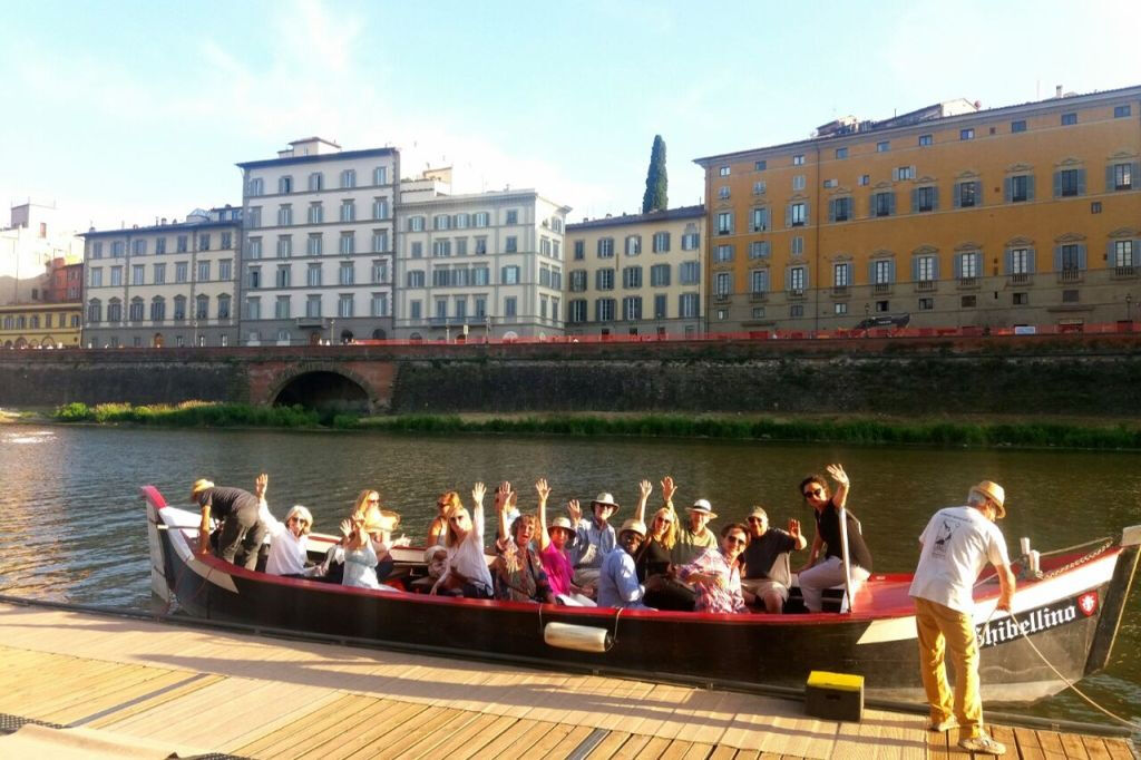 Florença: Cruzeiro no Rio Barchetto no Arno