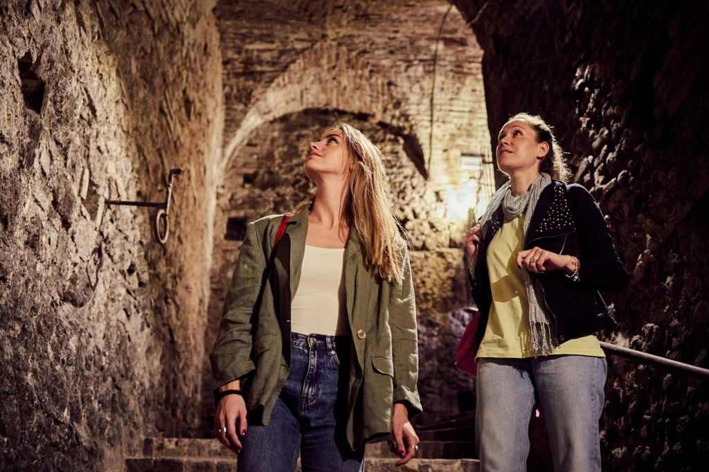 Montepulciano: Tour de degustação de vinhos em duas adegas históricas