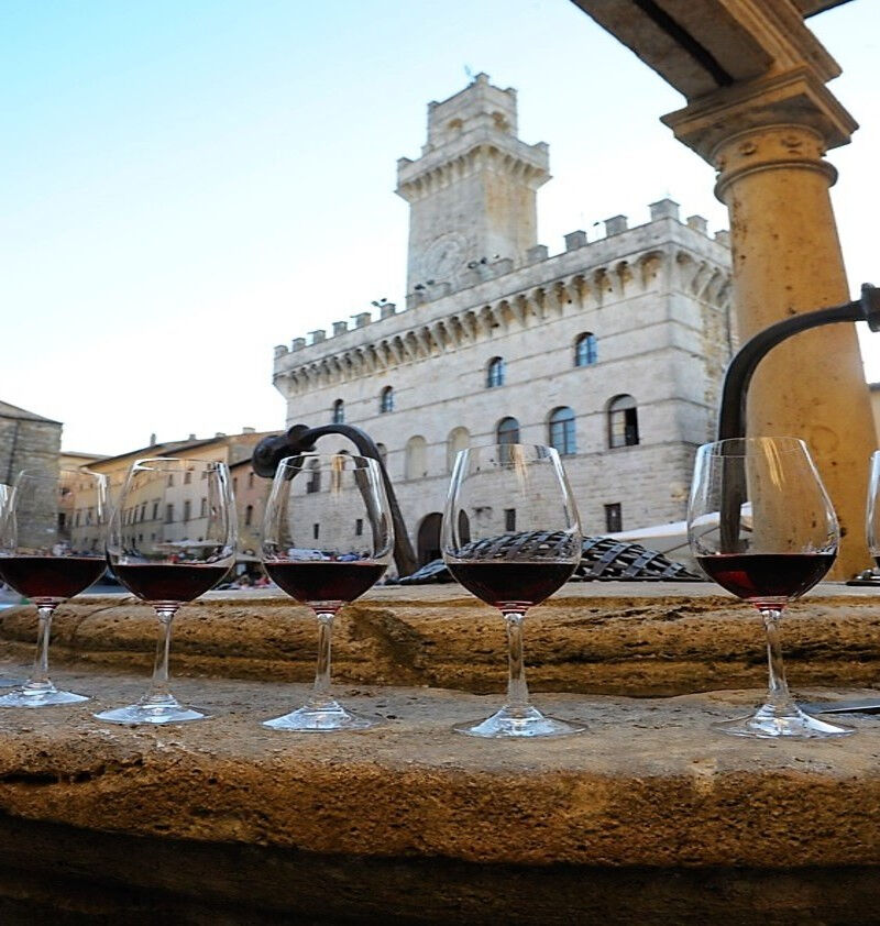 Montepulciano: Tour de degustação de vinhos em duas adegas históricas