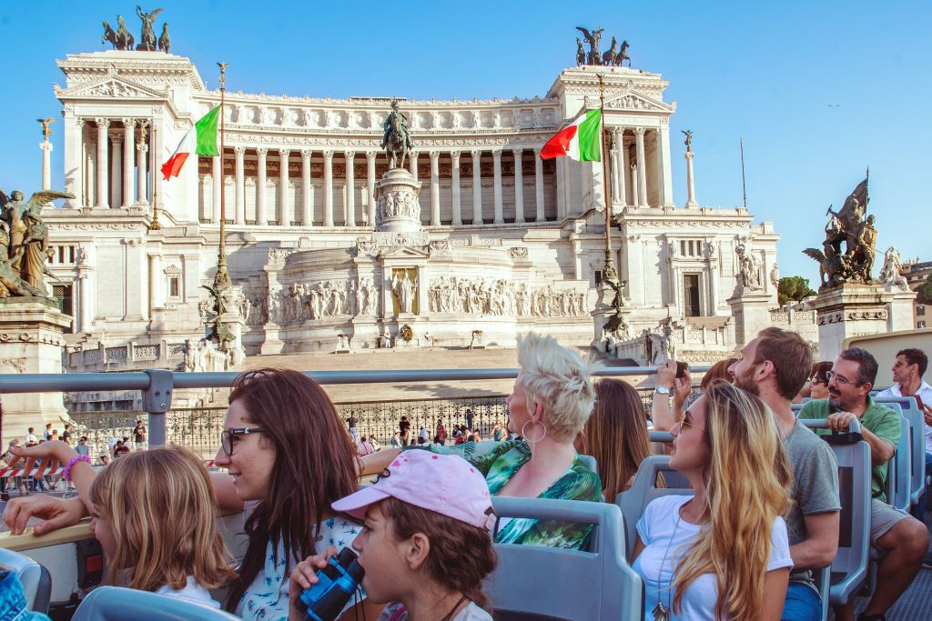 Roma: Tour in autobus Hop-on Hop-off + Trasferimento al porto di Civitavecchia