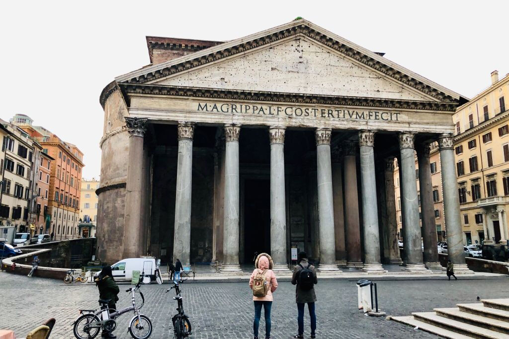 Rome: Sunrise E-Bike Tour + Italian Breakfast