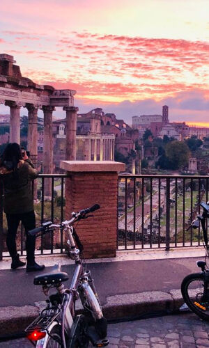 Roma: Tour in bicicletta all'alba + colazione italiana