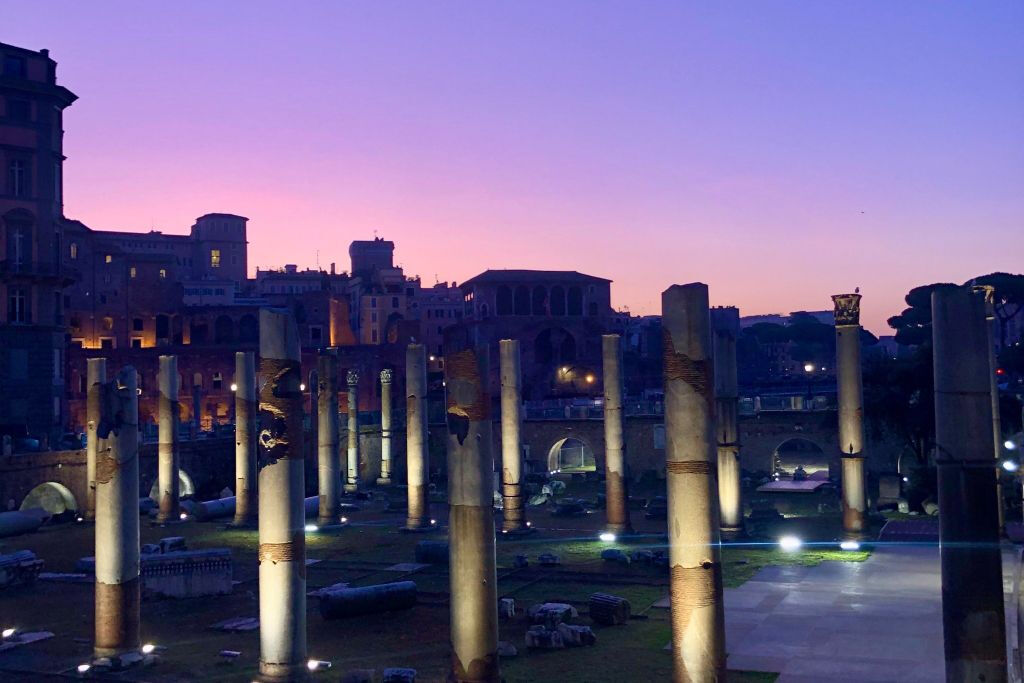 Rome: Sunrise E-Bike Tour + Italian Breakfast