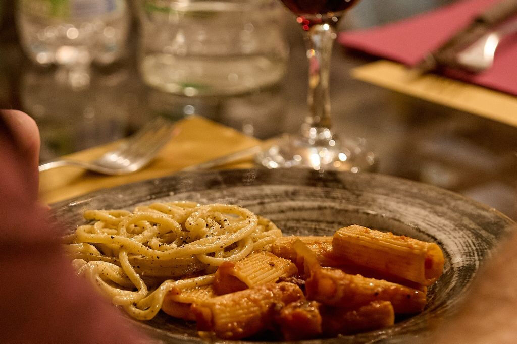 Roma: Tour gastronômico noturno para pequenos grupos