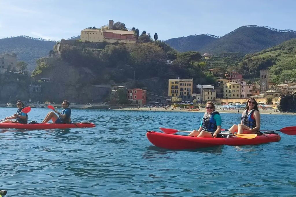 Tour in kayak: Monterosso + Snorkeling