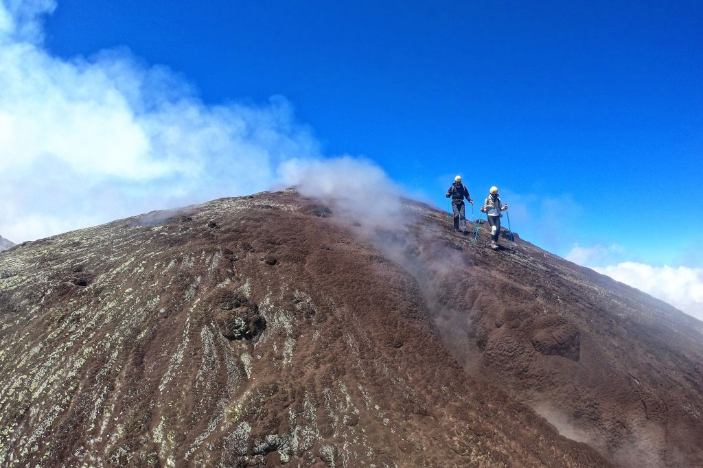 Excursion au sommet de l'Etna Nord en 4x4 + retour à pied