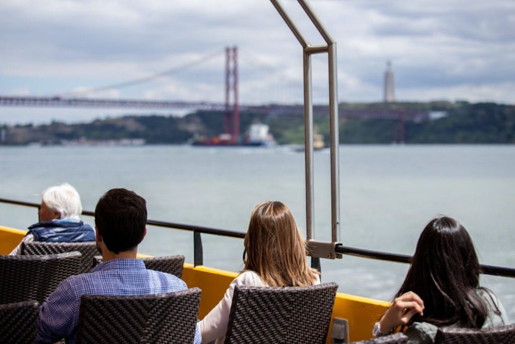 Ônibus Amarelo Lisboa: 24 ou 48 horas de Hop-on Hop-off Bus Tour