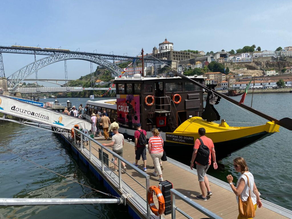 Six Bridges Cruise from Cais da Ribeira