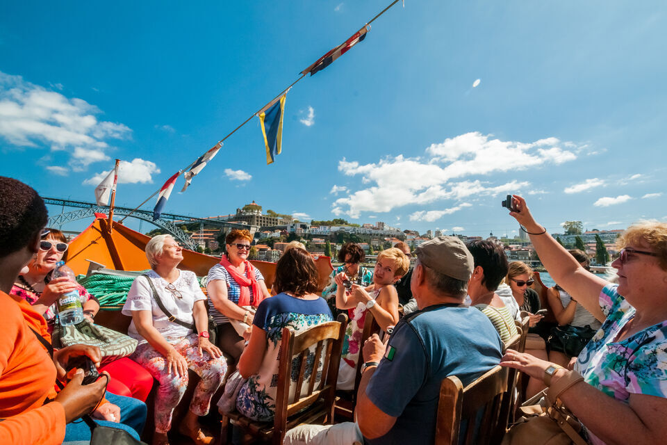 Six Bridges Cruise from Cais da Ribeira