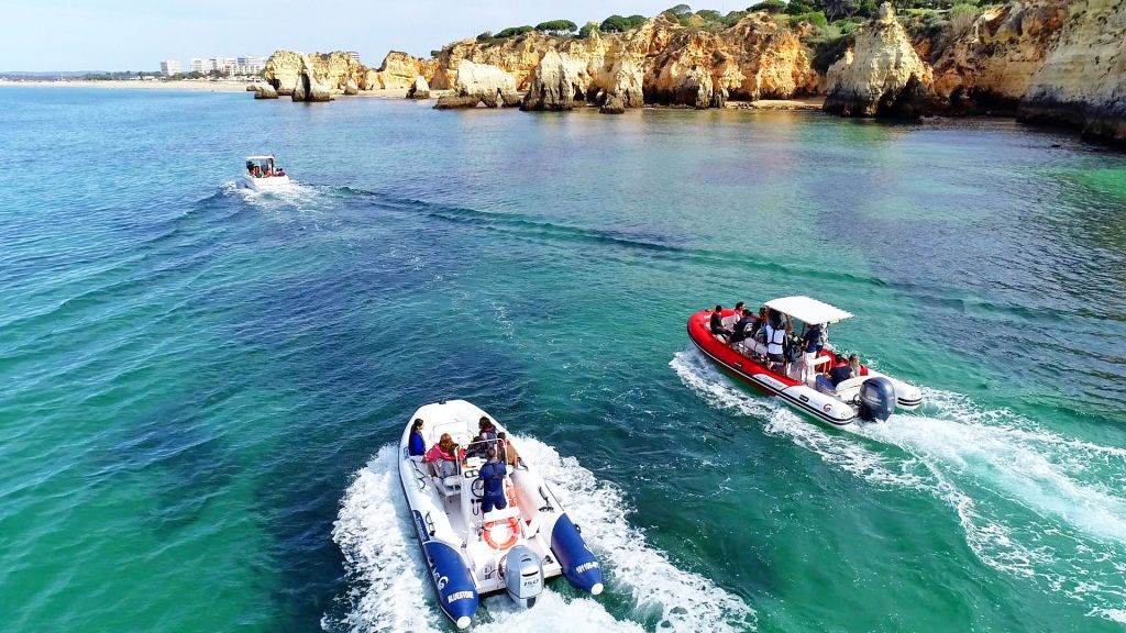 Benagil e costa: passeio de barco pelo circuito completo desde Portimão