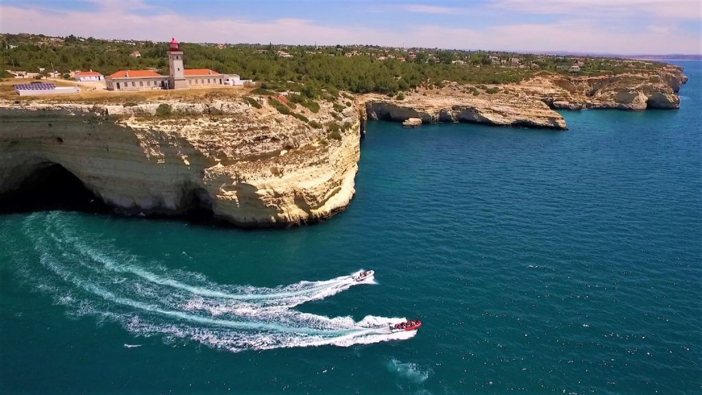 Benagil e costa: passeio de barco pelo circuito completo desde Portimão