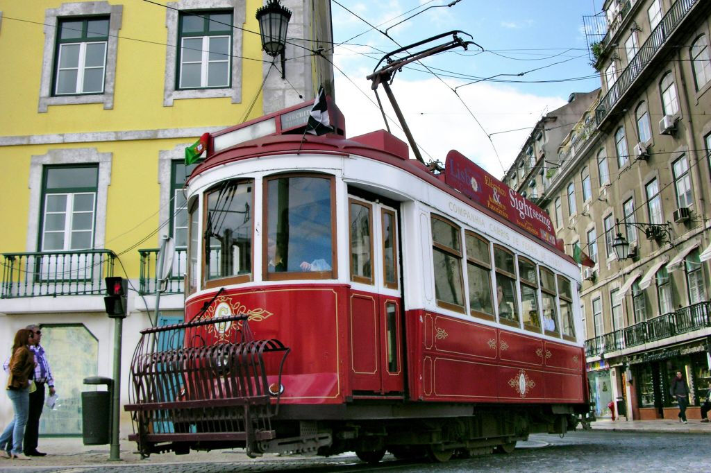 Lisbon: Historic Hills Tram Tour