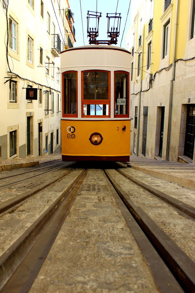 Lisbon: Historic Hills Tram Tour