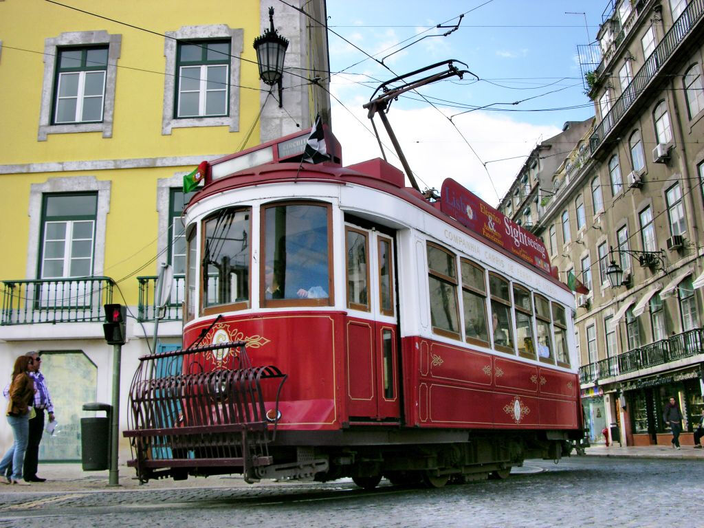 Lisbon: Historic Hills Tram Tour