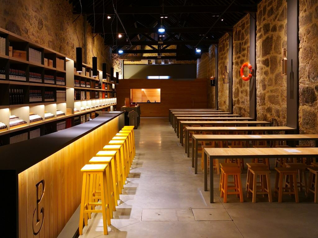 Caves Poças: Visita guiada e degustação de 3 vinhos do Porto