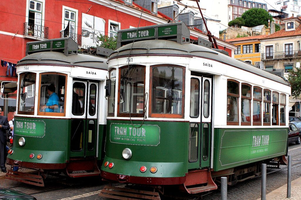 Lisbona - Tour su Bus, Barca e Tram Hop-on Hop-off per 72 o 96 Ore