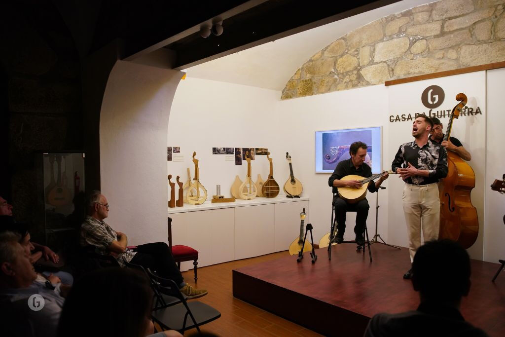 Porto: Fado by Casa da Guitarra