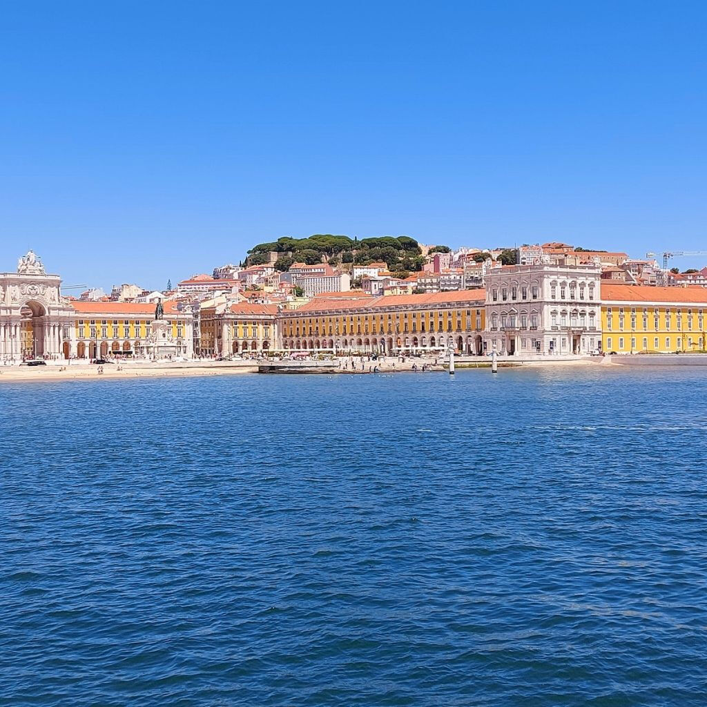 Lisbon: Hop-on Hop-off Boat Tour by Yellow Boat