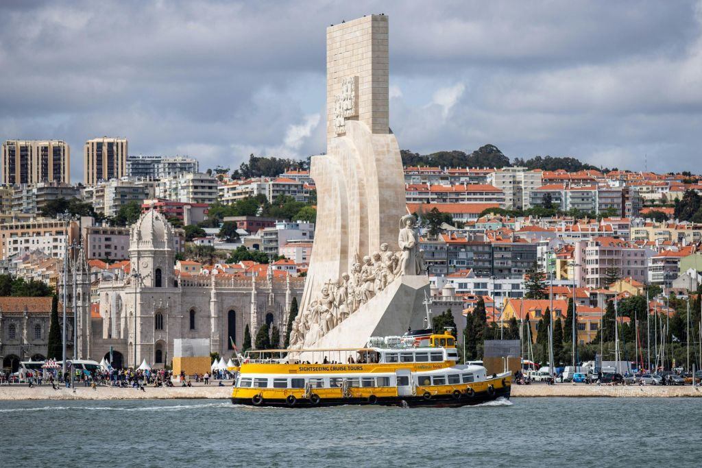 Lisbon: Hop-on Hop-off Boat Tour by Yellow Boat