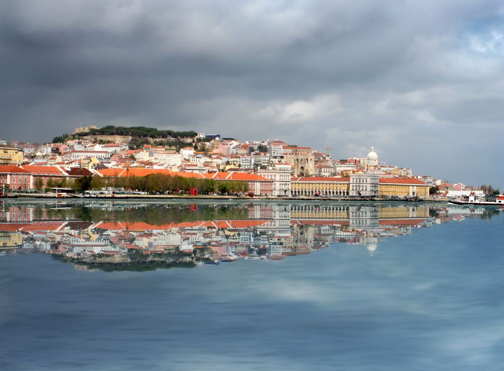 Lisbon: Hop-on Hop-off Boat Tour by Yellow Boat