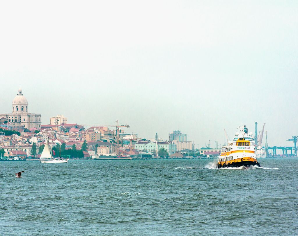 Lisbon: Hop-on Hop-off Boat Tour by Yellow Boat