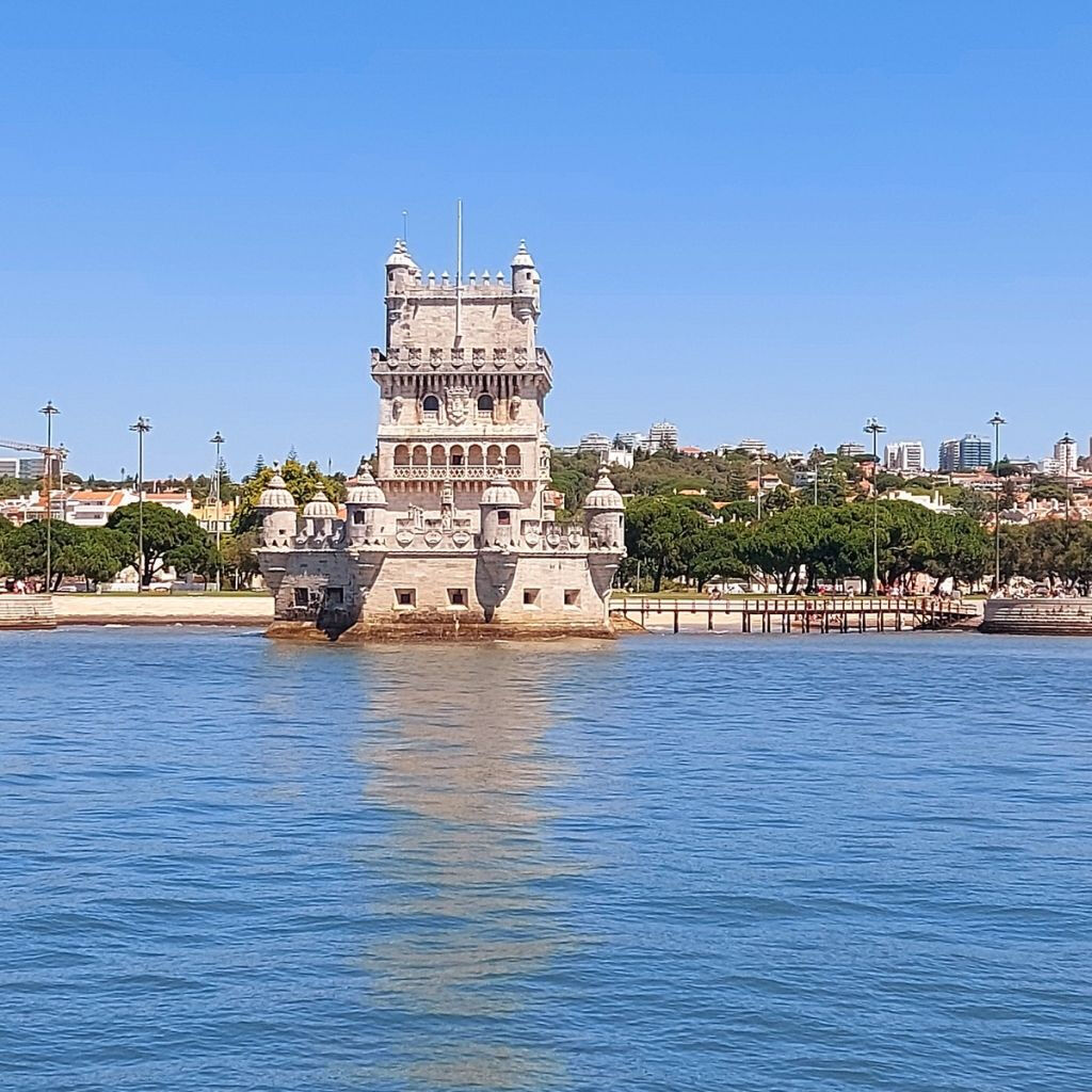 Lisbon: Hop-on Hop-off Boat Tour by Yellow Boat