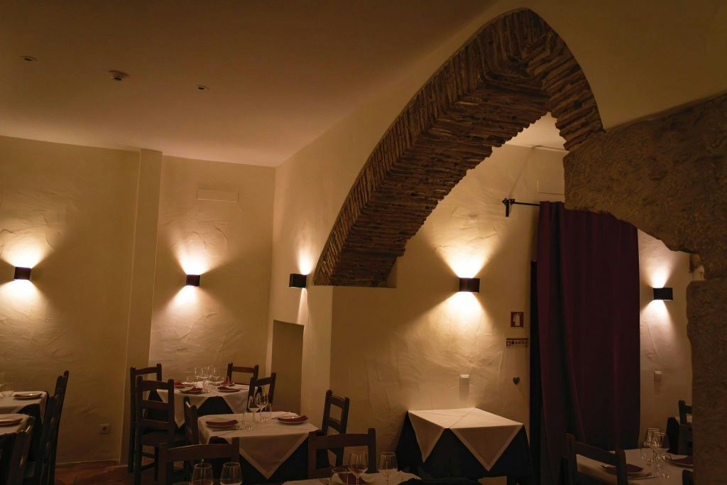 Canto do Poeta: Traditional Fado Show with Dinner