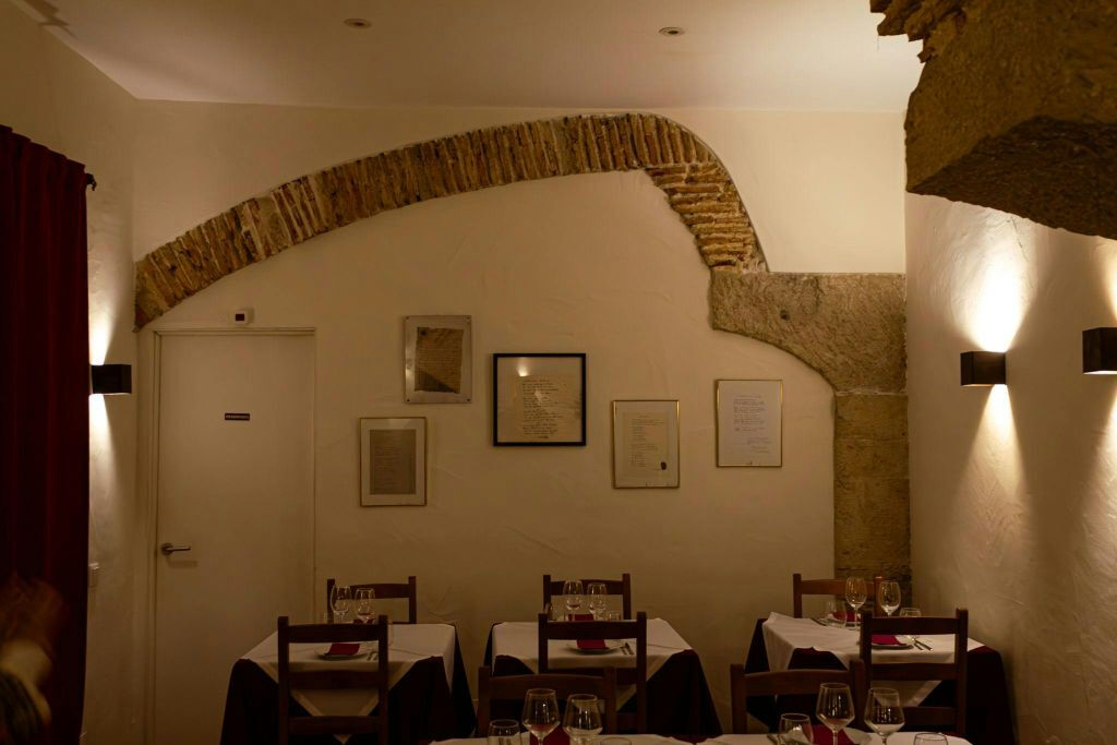 Canto do Poeta: Traditional Fado Show with Dinner