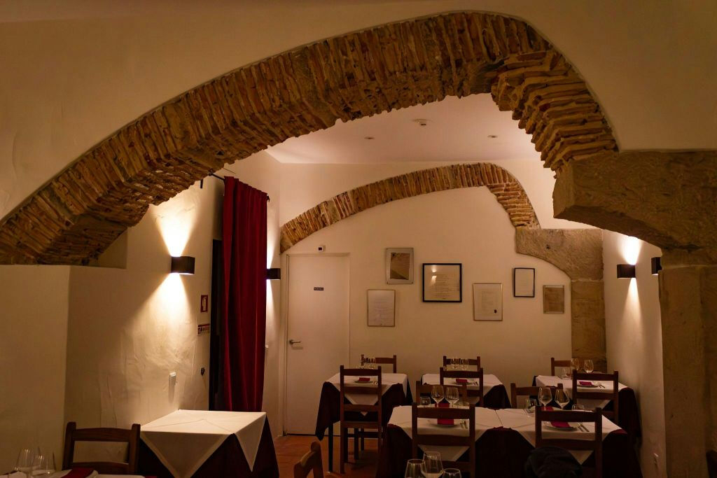 Canto do Poeta: Traditional Fado Show with Dinner