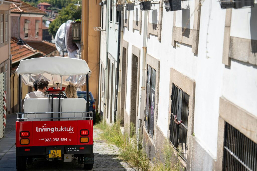 Porto Tuk Tuk Tour & Douro River Six Bridges Cruise
