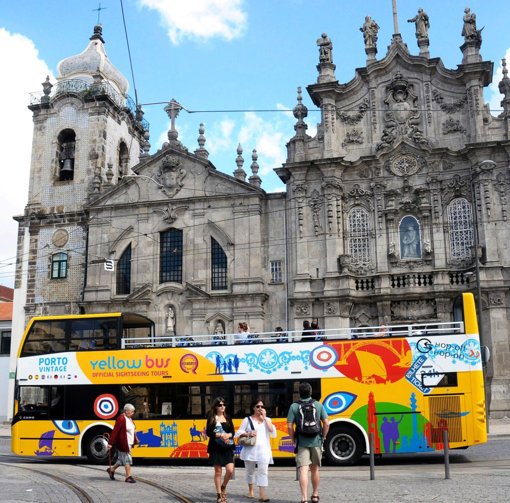 Yellow Bus Porto