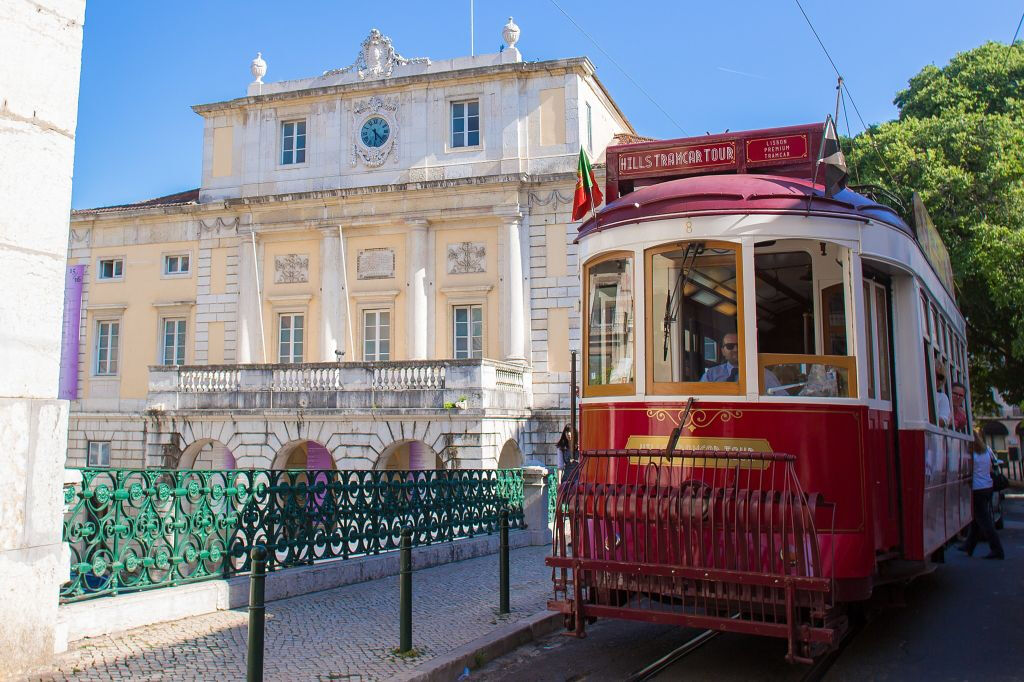 Yellow Bus Lisbona - Tram sulle Colline Storiche e Bus Hop-on Hop-off per 48 Ore