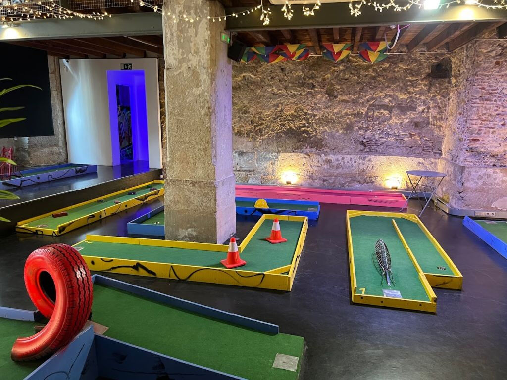 Minigolf Lisbonne : parcours de minigolf 18 trous + accès à l'espace bar