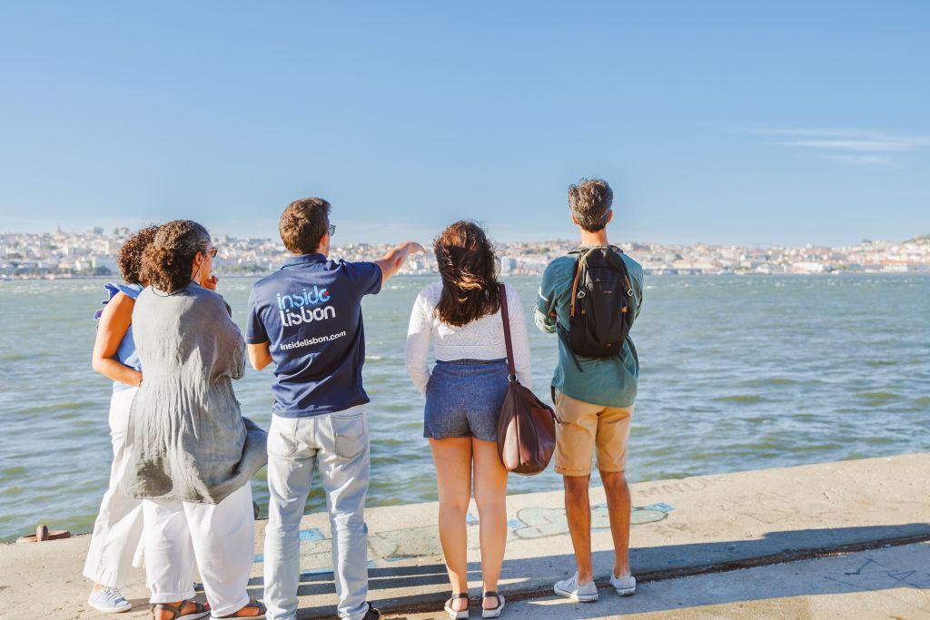 Lisbona: Tour a piedi per piccoli gruppi con pranzo a base di pesce
