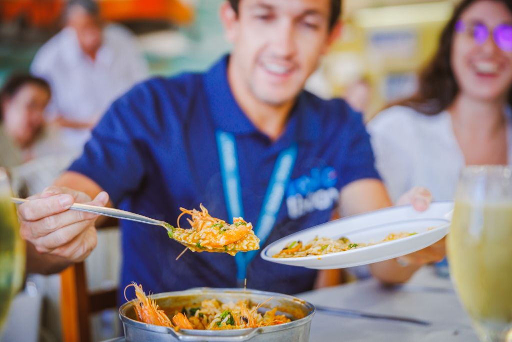 Lisbona: Tour a piedi per piccoli gruppi con pranzo a base di pesce