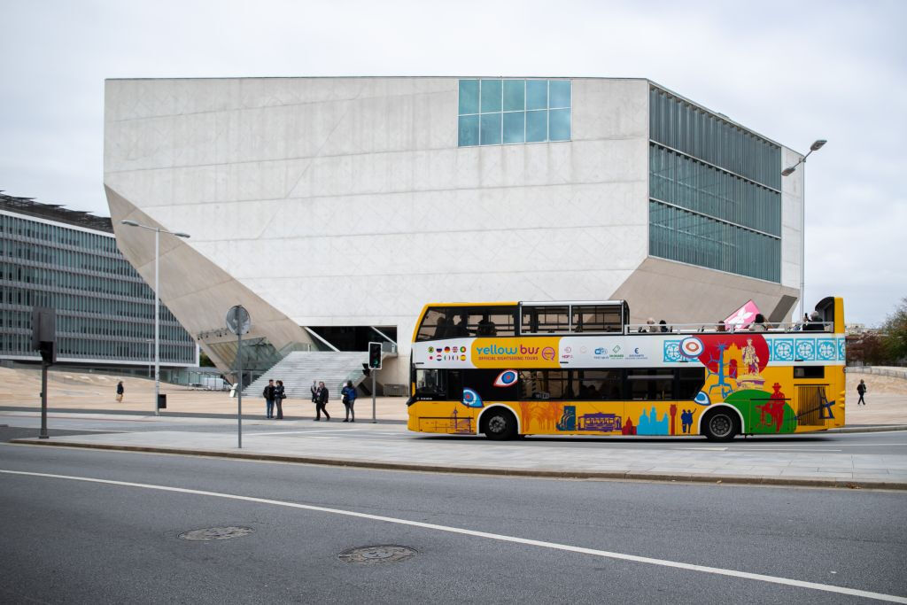 Porto: Yellow Bus Tour Hop-on Hop-off + Tour della città in tram