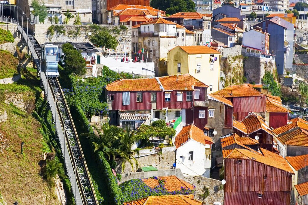 Porto: Yellow Bus Tour Hop-on Hop-off + Tour della città in tram