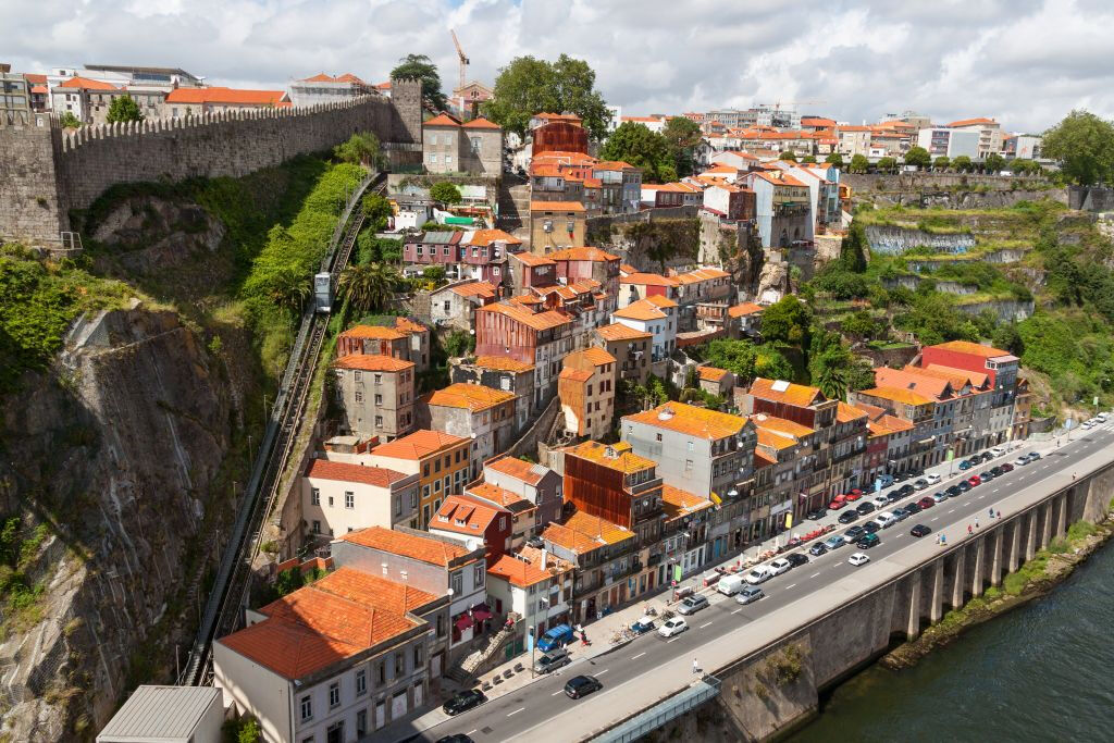 Porto: Yellow Bus Tour Hop-on Hop-off + Tour della città in tram