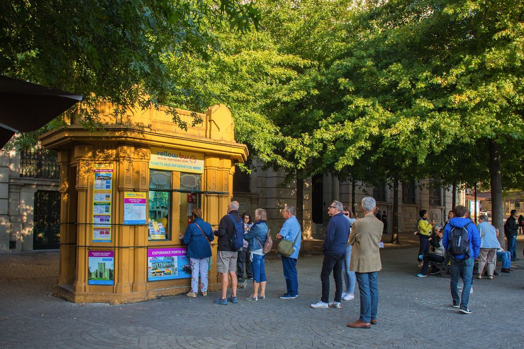 Porto: Yellow Bus Tour Hop-on Hop-off + Tour della città in tram