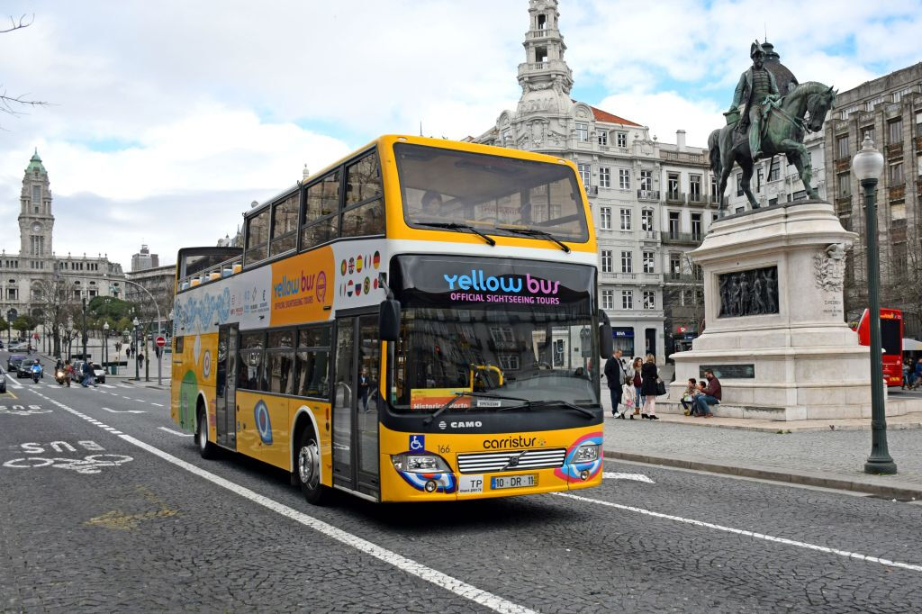 Porto: Yellow Bus Tour Hop-on Hop-off + Tour della città in tram